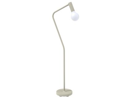 Světle šedá kovová nabíjecí stojací LED lampa Fermob Aplo 138 cm