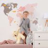 Růžová samolepka na zeď World Map 88 x 155 cm -fv-interier-25