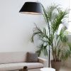 Černá látková stojací lampa ZUIVER ARC 222,5 cm -fv-interier-25