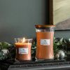 Velká vonná svíčka WoodWick, Santal Myrrh -fv-interier-25