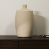 Béžová váza kave home Mireni 39 cm -fv-interier-25