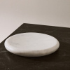 Bílý mramorový podnos kave home Obena Ø 20 cm -fv-interier-25