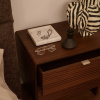 Ořechový noční stolek Kave Home Norlen 60 x 40 cm -fv-interier-25