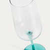 Zelená sklenička na sekt Kave Home Irides 315 ml -fv-interier-25